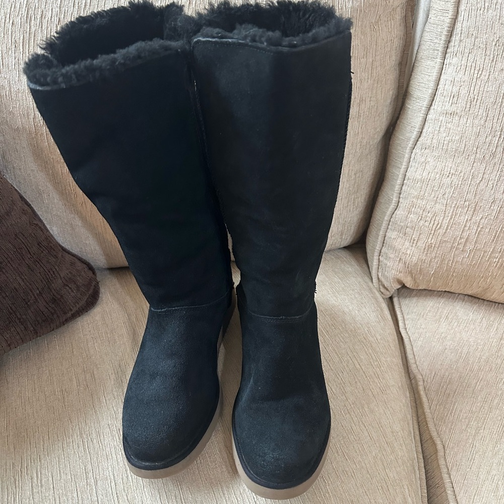 KOOLABURRA by UGG boots size 9